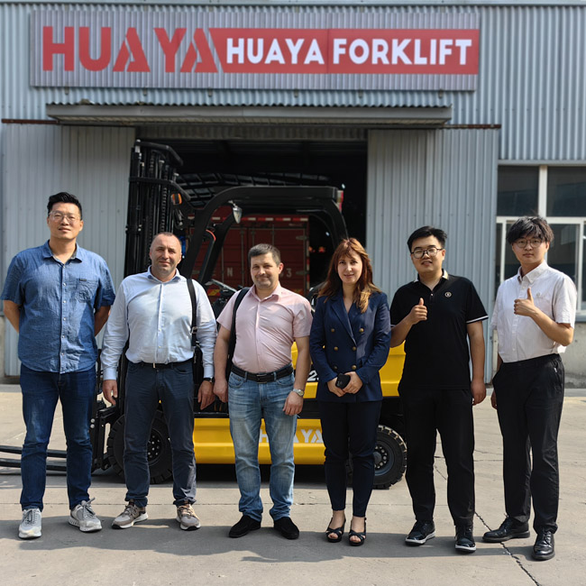 Customers from Belarus recognize Huaya electric forklifts